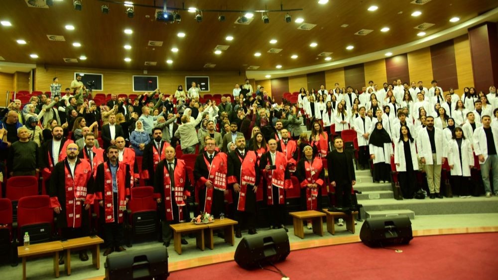 2024 Yılında Eğitime Başlayan Öğrencilerimiz İçin Beyaz Önlük Giyme Töreni Yapıldı