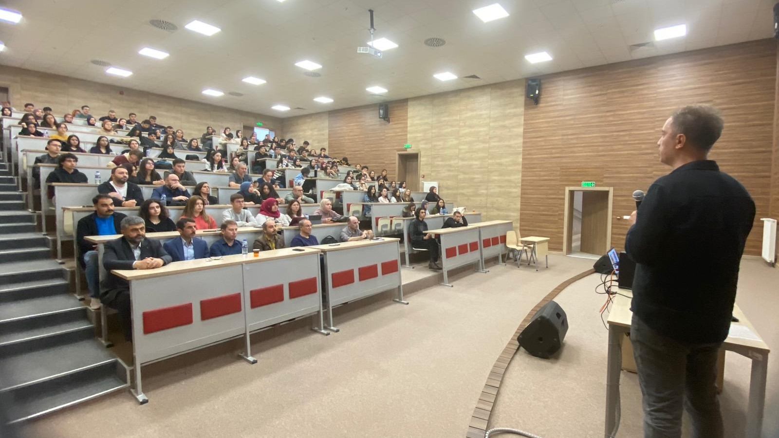 TÜBİTAK 2209-A Üniversite Öğrencileri Araştırma Projeleri Destekleme Programı Eğitimi Düzenlendi